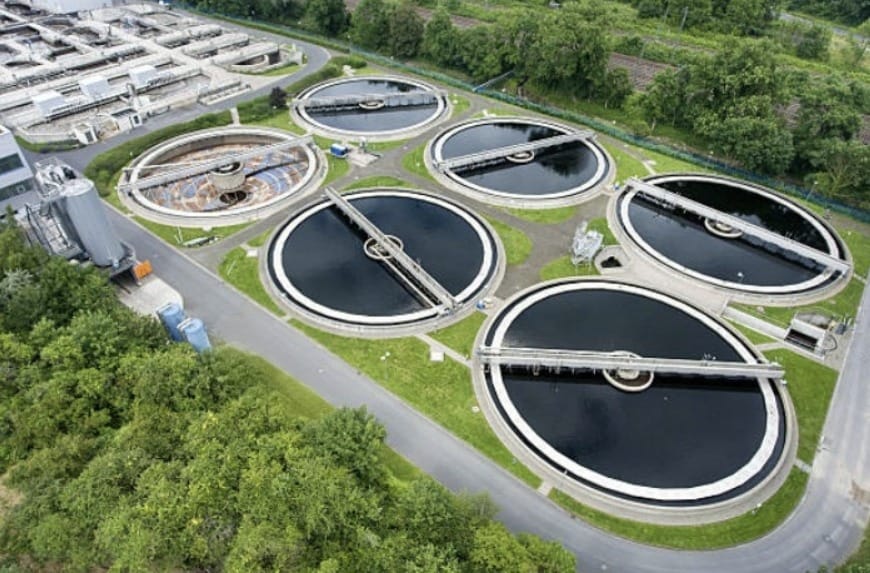 Industrial wastewater recirculation filtration using a staged solids removal and adsorption system